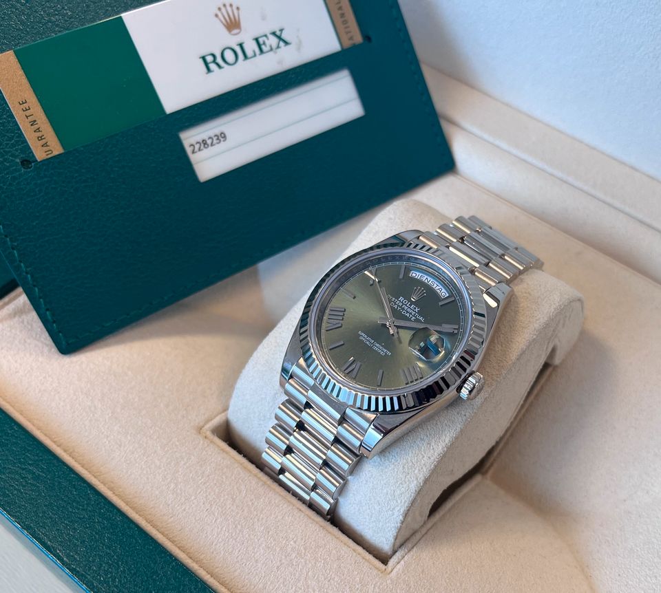 Rolex Day-Date 40 Weißgold Oliv in Tornesch