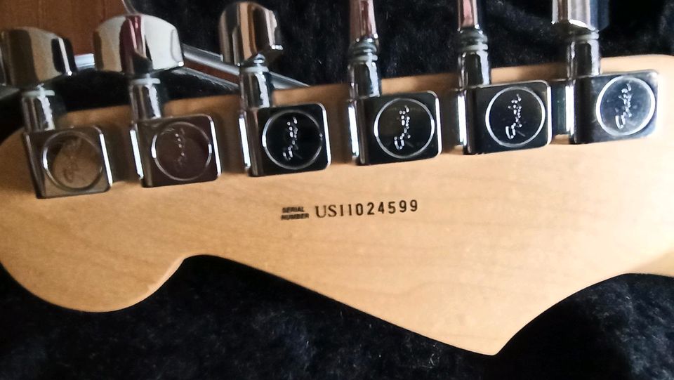 Fender Stratocaster American Standard HSS incl Koffer und Ständer in München