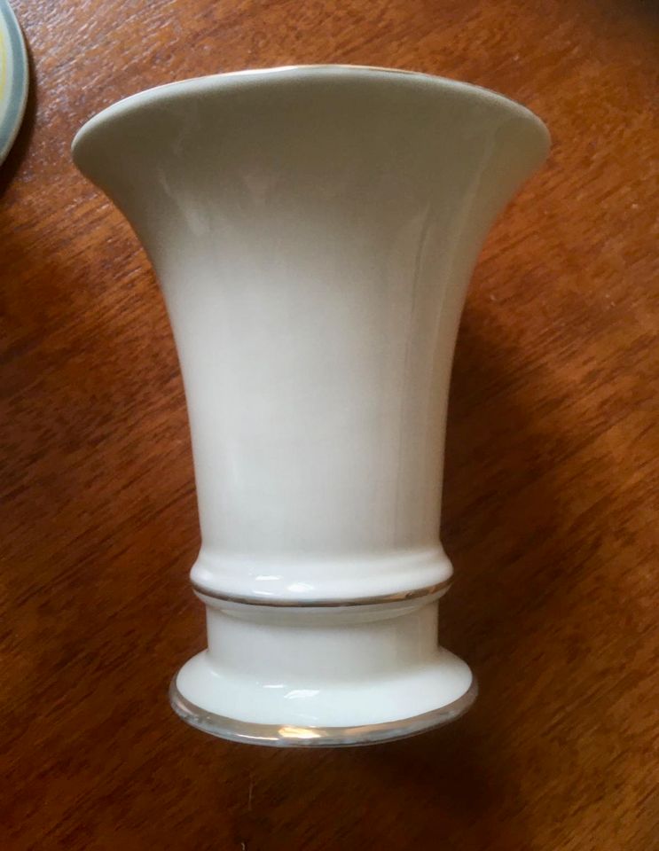 Kleine Heubach-Vase, trompetenförmig in Leipzig