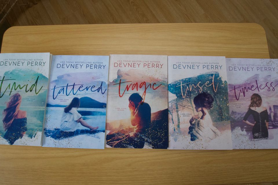 Devney Perry – Lark Cove Series – Komplette Reihe in Dresden