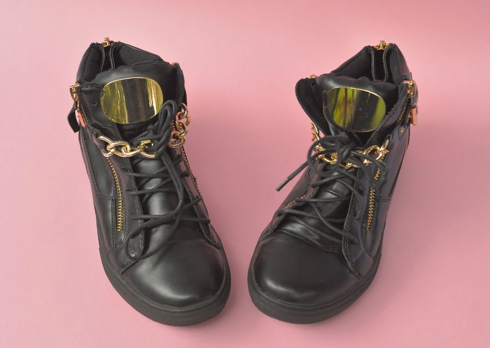 Damen Street Sneakers, Schwarz-Gold mit Kettchen, Größe 38 in Werl