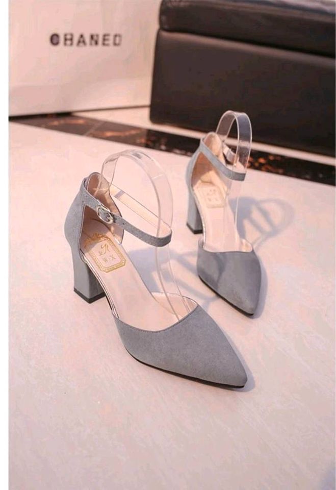 High Heels Pumps breiter Absatz mit Schnalle Grau Gr.36 in Saarwellingen