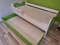 Grünes Kinderbett Mond und Sterne mit Schublade 160cm x 80cm Sachsen - Coswig Vorschau