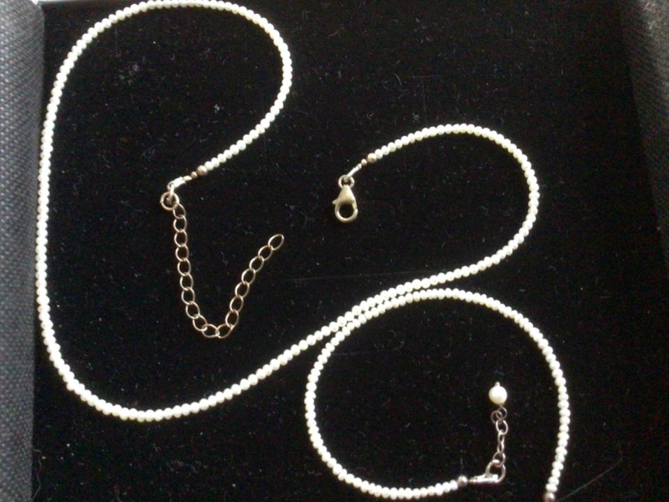 Perlenkette mit Armband in Geroldsgrün