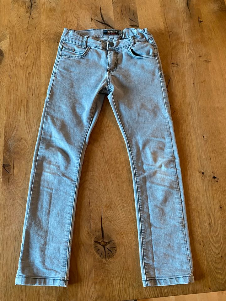 graue Jeans, Gr. 134/140 in Hamburg