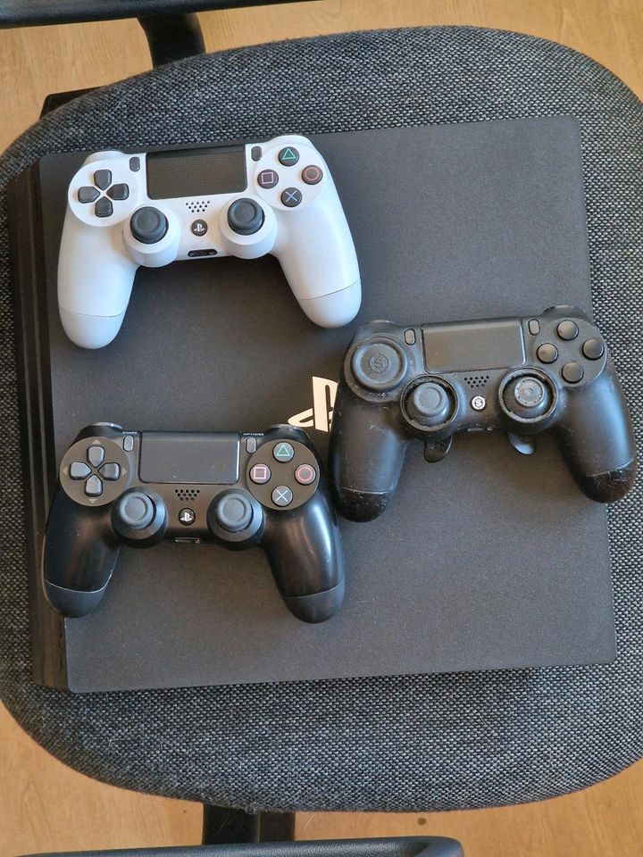 PS4 Pro CUH-7016B mit 960GB SSD und 3 Controllern in Koblenz