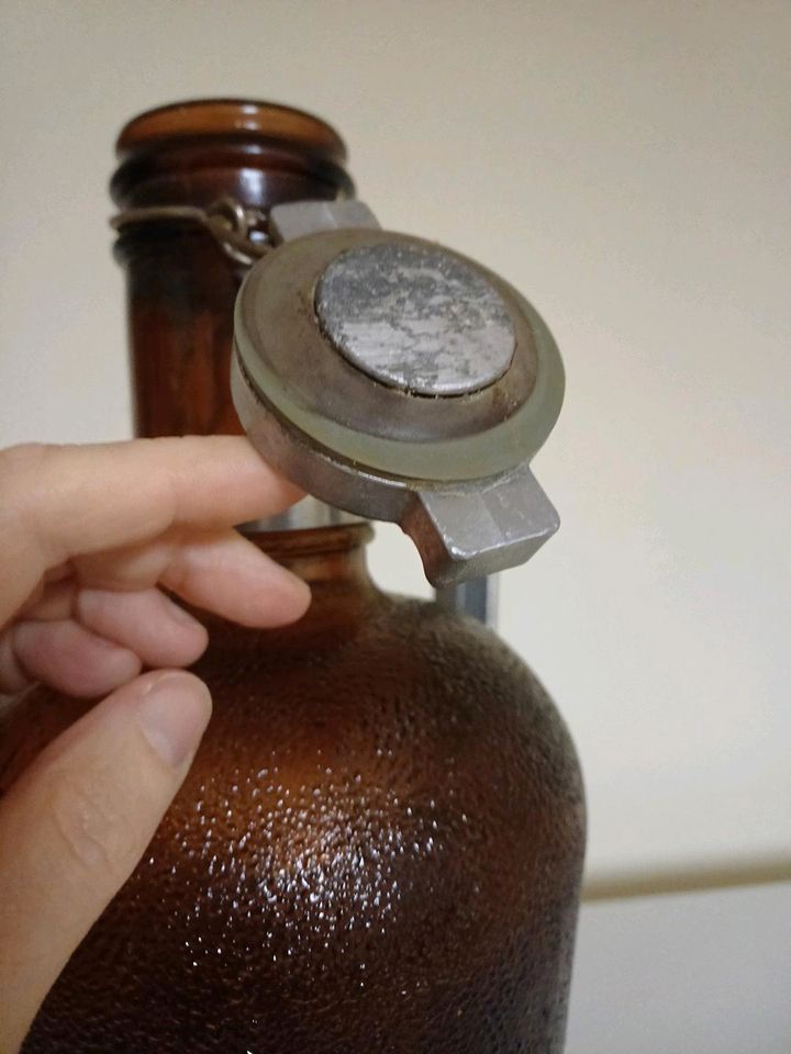 brauner Bier- Glaskrug, 2,5 l, Siphon, Bügelverschluss, Henkel in Nünchritz