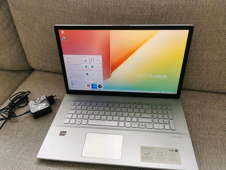 Asus Vivobook 17 D712D Notebook AMD Ryzen 5 8GB RAM 1TB + 256GB S in Frankfurt am Main