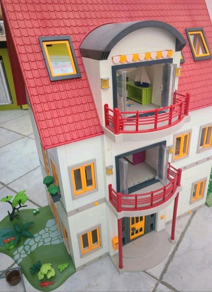 Playmobil Einfamilienhaus mit Zubehör Einrichtung Haus Etage in Erdweg