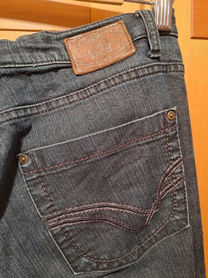 Brax Jeans Mary Glam Gr. 46 blau sehr guter Zustand in Immenstadt