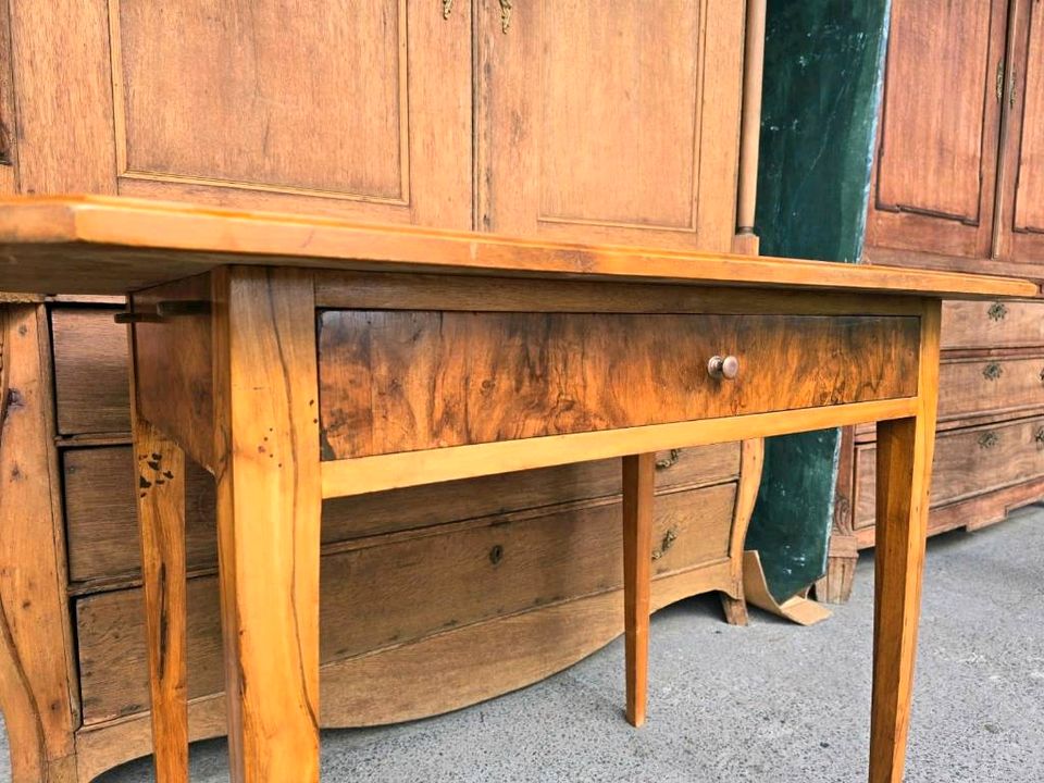 Antik Tisch Nussbaum Küchentisch Esstisch Schublade Alt Massiv Ho in Groß-Gerau