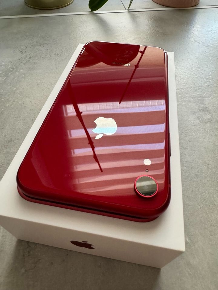 iPhone XR 64 GB RED Rot in Höchstadt