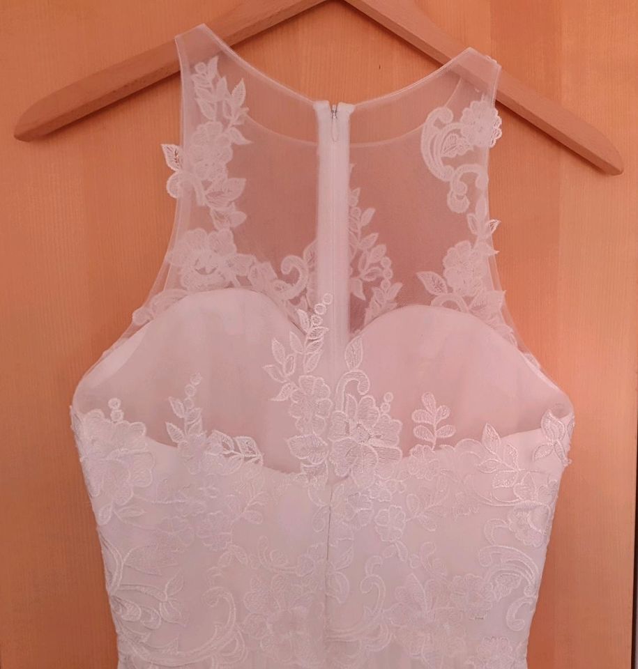 Wunderschönes schlichtes Brautkleid in Uetersen