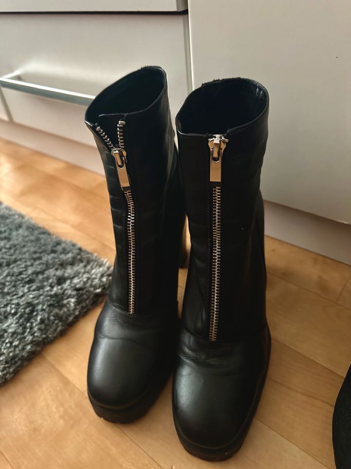 Zara Lederstiefel 39 in Aachen