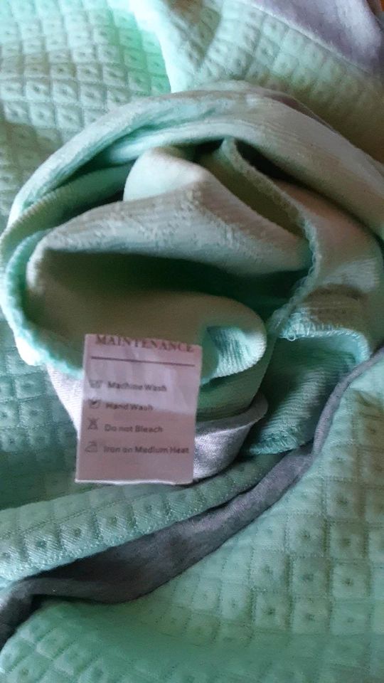 Neues Damen Kapuzenpullover gr.L mintgrün von Aitos in Apen