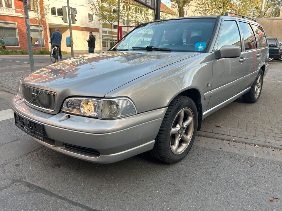 Volvo V70 2.5 142kW AWD Allradantrieb in Hannover