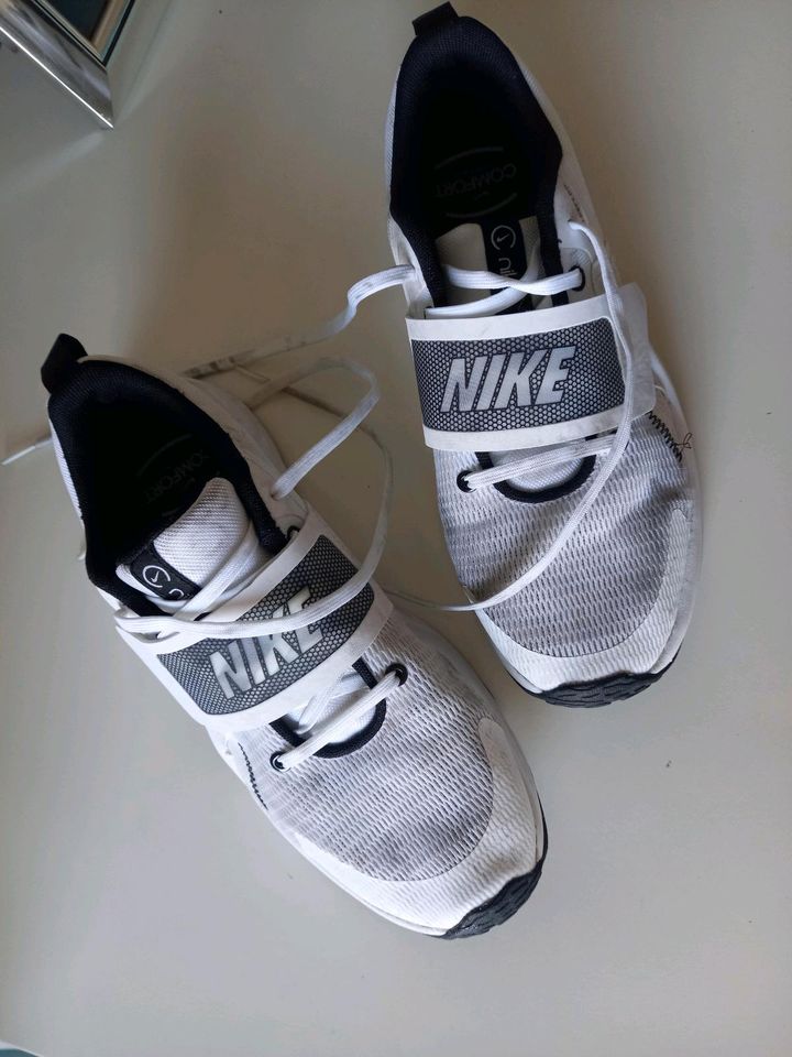 Nike Sneakers Gr.6 UK in Sprendlingen