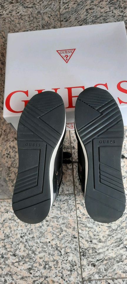 GUESS SNEAKERS GR. 38 NEU in Aichach