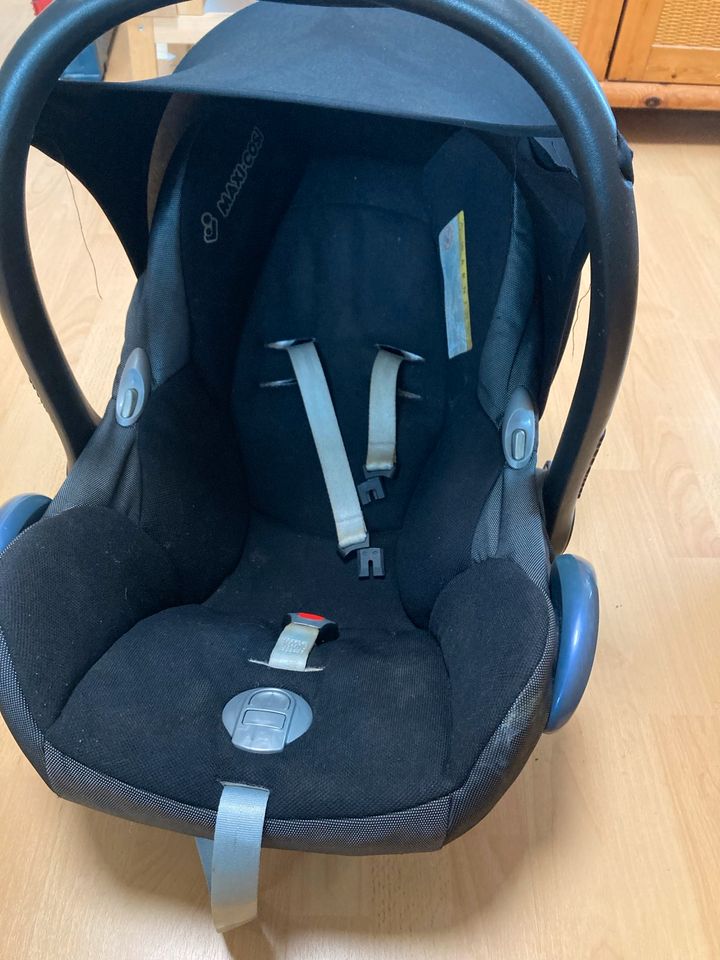 Maxi Cosi + Isofix-Station in Stutzenklinge