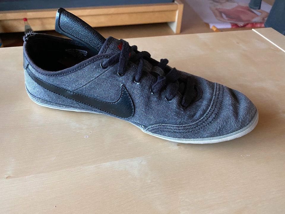Nike Schuhe 45 in Friedberg (Hessen)