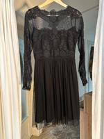 Vila schwarzes detailreiches Kleid mit langen Ärmeln Größe 36 München - Au-Haidhausen Vorschau