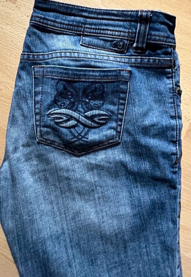 Kurze Jeans s‘oliver - Gr. 40 in Essen