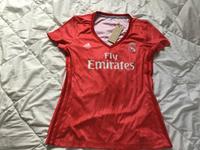Neu Damen Real Madrid Trikot Gr. M rot Original Adidas Berlin - Hohenschönhausen Vorschau