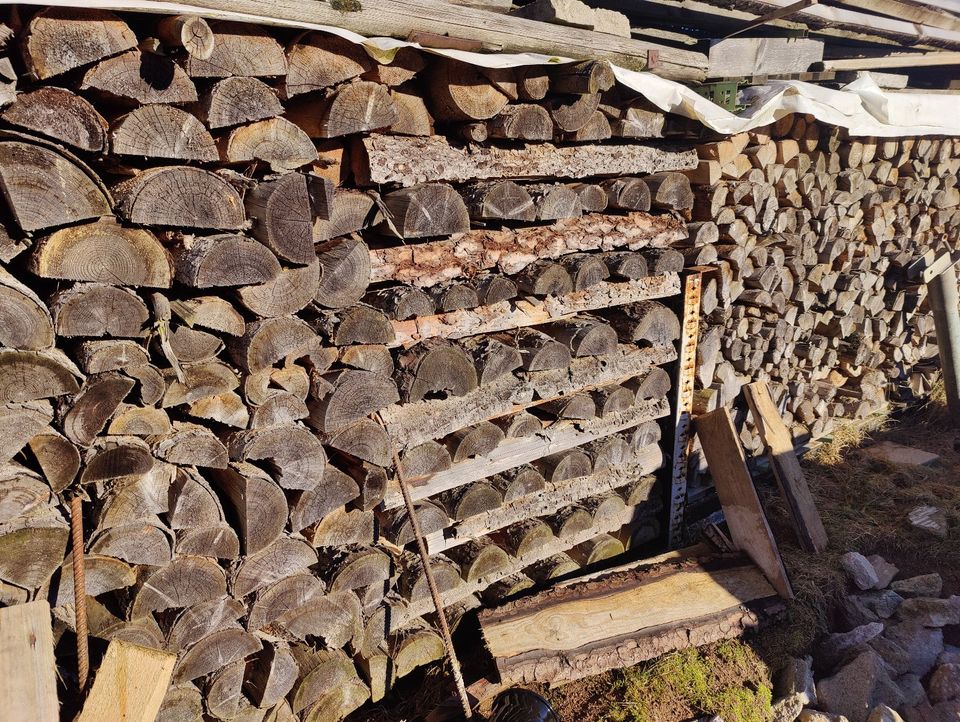 Brennholz ofenfertig 1m 0,5m Fichte oder gemischt trocken Lieferu in Treffelstein
