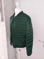 Hilfiger Daunenjacke Blouson Gr.XL/42 dunkelgrün neuwertig Nordrhein-Westfalen - Bestwig Vorschau