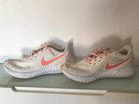 Nike Turnschuhe Hallenschuhe Hessen - Hilders Vorschau