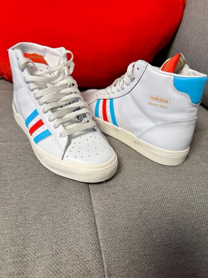 Adidas Basket Profi Schuhe Sneaker Sportschuhe Größe 42 in Landshut