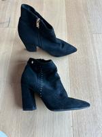 Stiefel Absatz gr.39 schwarz / Gold Tkmaxx Sachsen - Rackwitz Vorschau