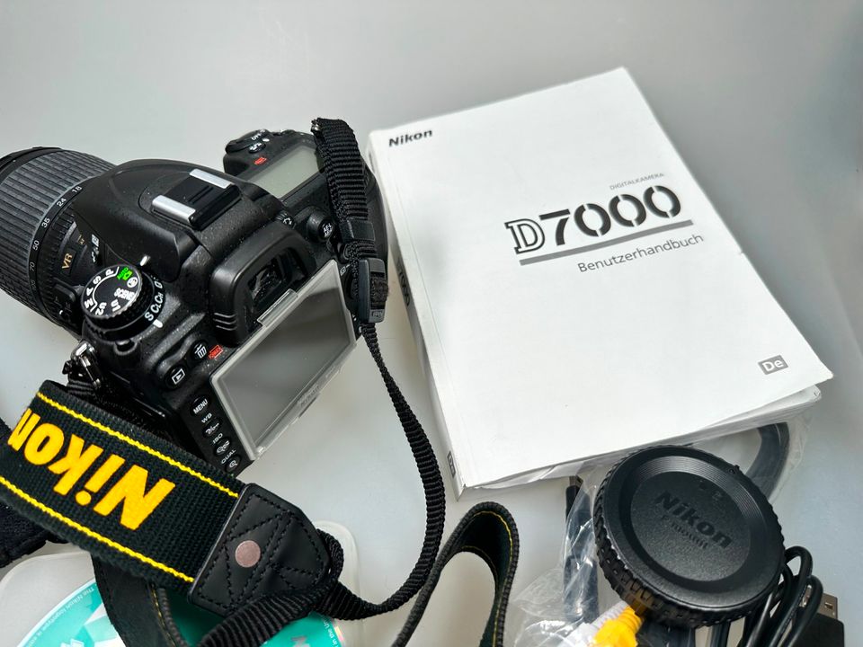 Nikon D7000 mit AF-S NIKKOR DX 18-105/3,5-5,6 G ED VR in Schweinfurt