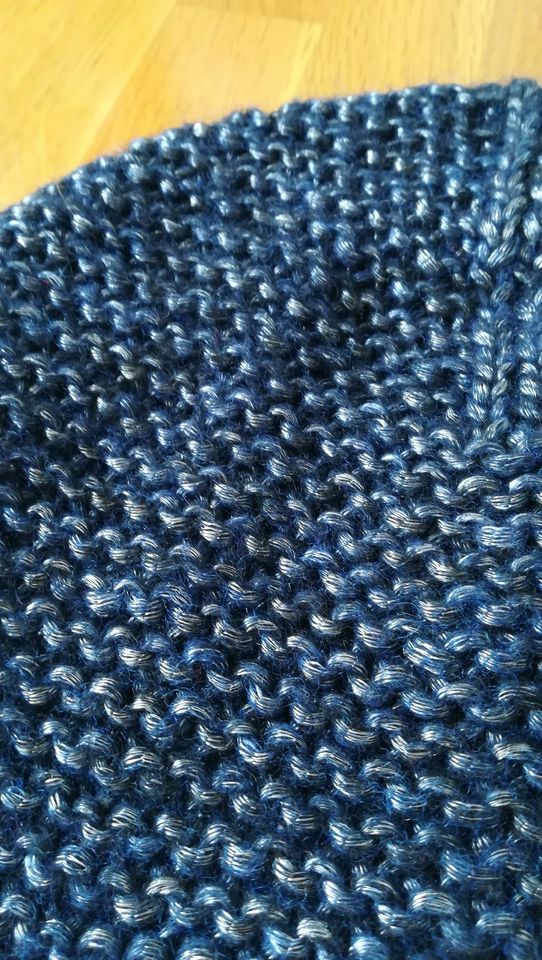 Strickmütze von Max&Co., dunkel blau mit metallik Glanz, warm in Ludwigsburg