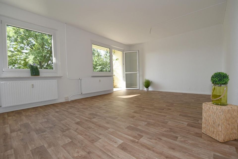 Rollstuhlgerechte 2-Raum-Wohnung im Erdgeschoss mit schöner Terrasse in Hohenstein-Ernstthal