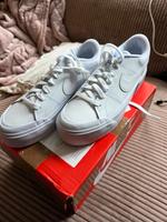 NIKE  Schuhe Gr.42 Hessen - Rodenbach Vorschau