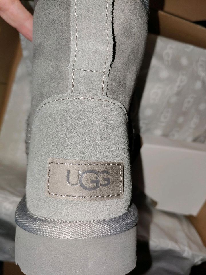 UGG Mini Classic Gr. 36 grau neu in Unna