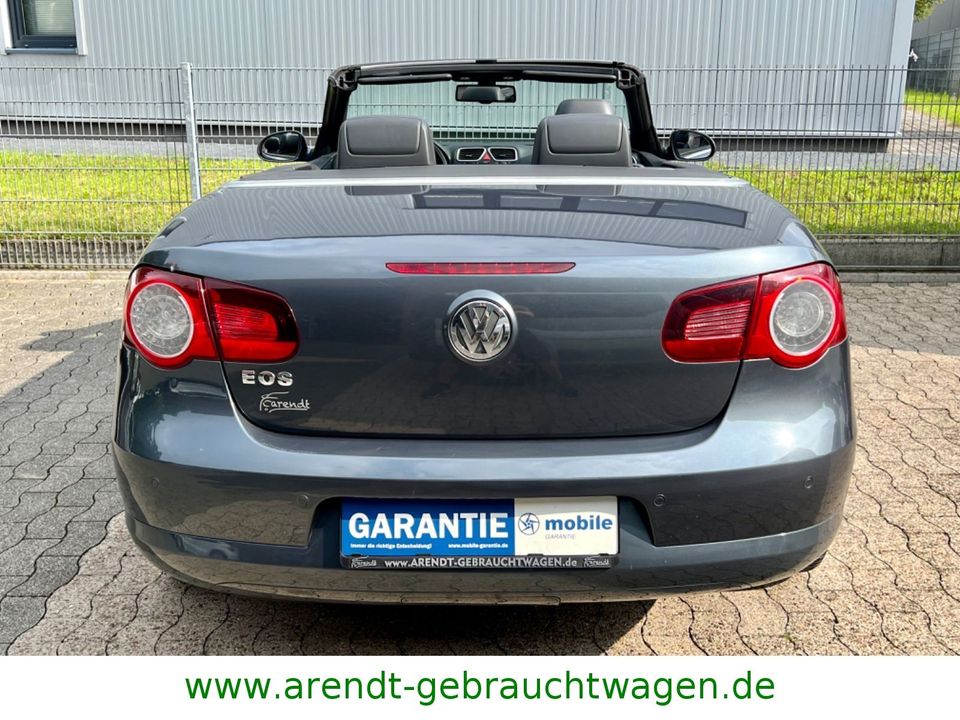 Volkswagen Eos 1.4 Cabrio*SHZ/LEDER/PDC/AHK/PANO/GRA/KLIMA* in Steinhagen