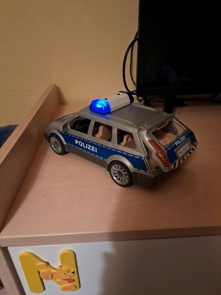Playmobil Polizeiauto mit 2 Polizisten und Sirene in Reppichau