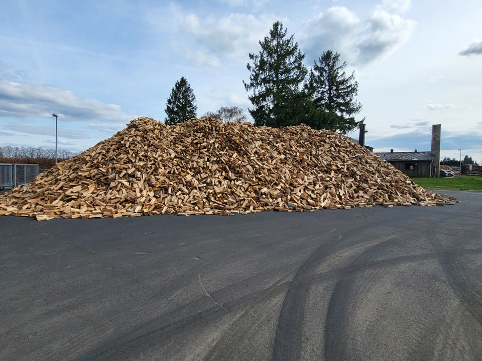 Kaminholz Buche trocken von Krampen Recycling in Baesweiler, nur 115€/srm | Brennholz in Baesweiler