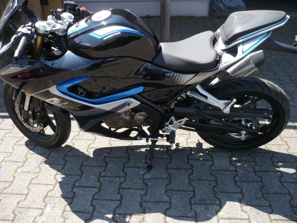 QJ Motor SRK 125 R  supersport  RC YZF RS in Friedberg