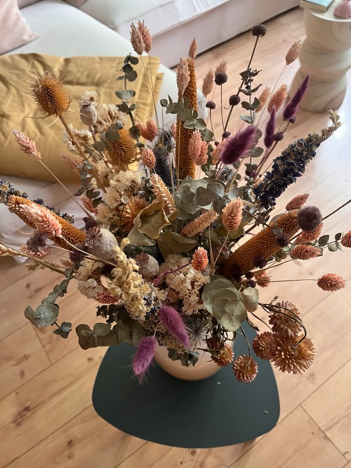 Trockenblumen inkl. Vase in Rüsselsheim