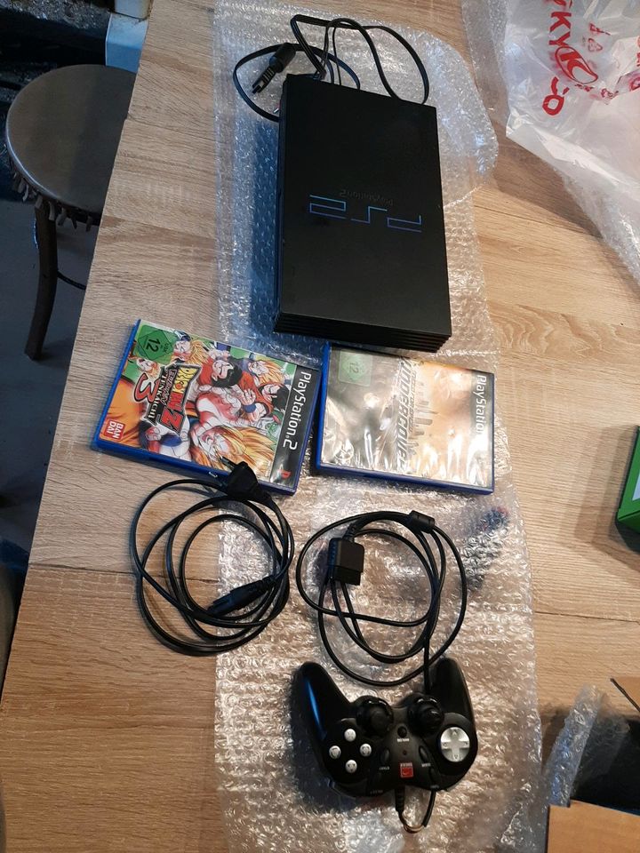 Playstation 2 mit Spielen und Controller in Barver