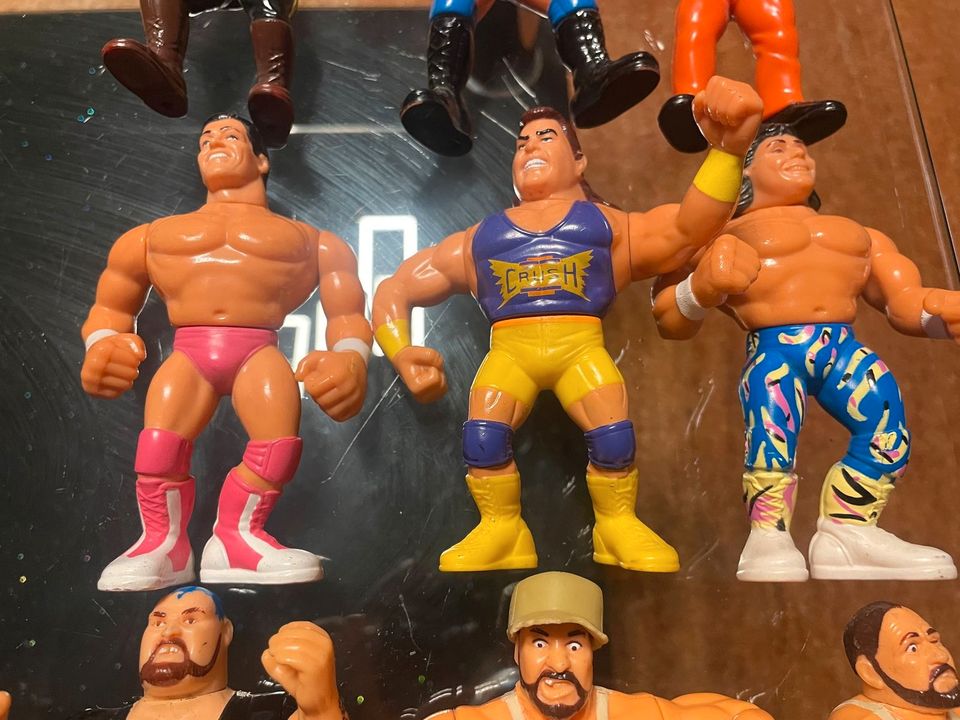 WWF Figuren 90er Jahre in Weinbach