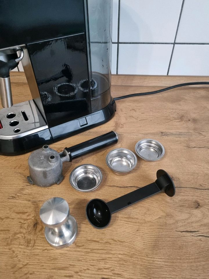 De'Longhi Dedica Espresso Siebträgermaschine in Heusenstamm