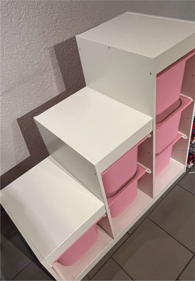 Ikea Trofast Regal rosa mit Boxen und Deckel in Bochum