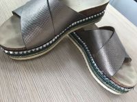 BULLBOXER Slipper, metallic, Plateau verziert, Gr. 38, neuwertig Bayern - Bad Abbach Vorschau