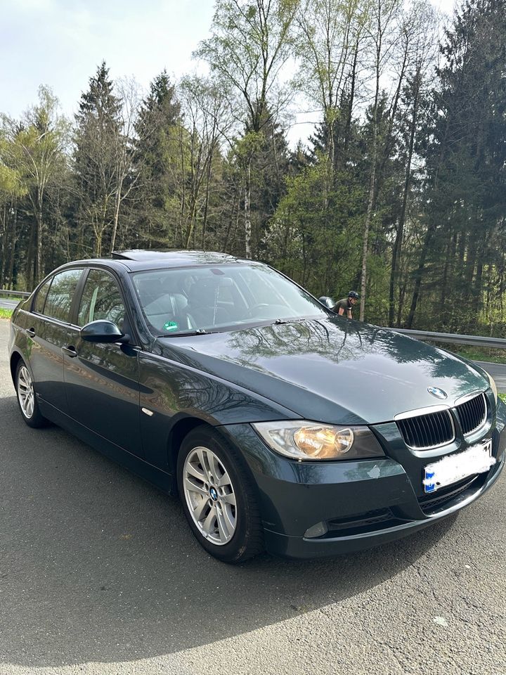 BMW 318d Sitzheizung/ Schiebedach/ Teilleder in Neu-Anspach