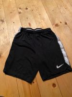 Herren Nike Sporthose gr. M neuwertig Shorts Bayern - Schwabmünchen Vorschau