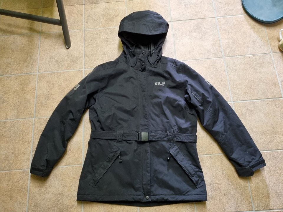 Jack Wolfskin schwarze Urban-Outdoor-Jacke mit Gürtel Gr.L in Herschbach